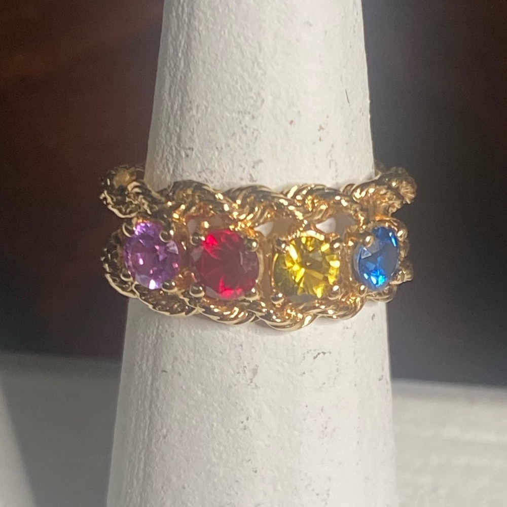 Beautiful 14k multi colored sapphire ring! Size 5 3/4